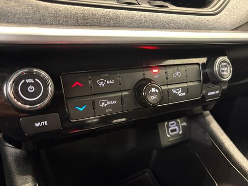 Used 2024 Jeep Compass Latitude AWD/4WD image 16