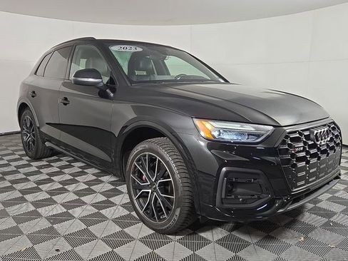 Used 2023 Audi SQ5 Premium Plus w/ Premium Plus Package image 3