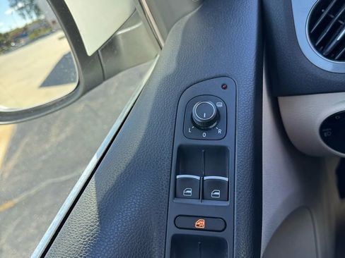 Used 2016 Volkswagen Tiguan R-Line image 11