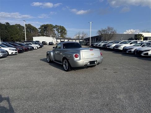 Used 2005 Chevrolet SSR w/ Preferred Equipment Group image 7