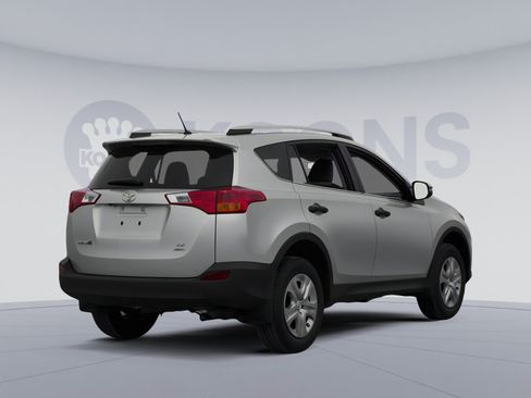 Used 2013 Toyota RAV4 XLE FWD image 2