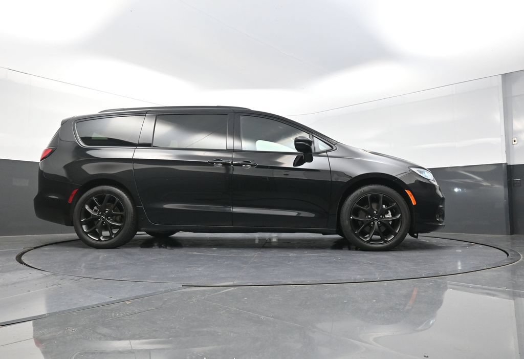 Used 2025 Chrysler Pacifica Limited FWD image 31