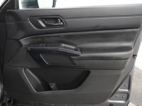 Used 2023 Nissan Pathfinder SV AWD/4WD image 12