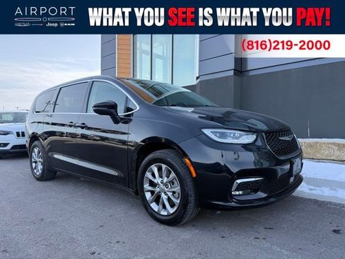 Used 2023 Chrysler Pacifica Touring-L AWD/4WD image 1