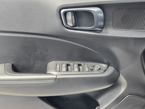 Certified 2025 Hyundai Venue Limited image 24