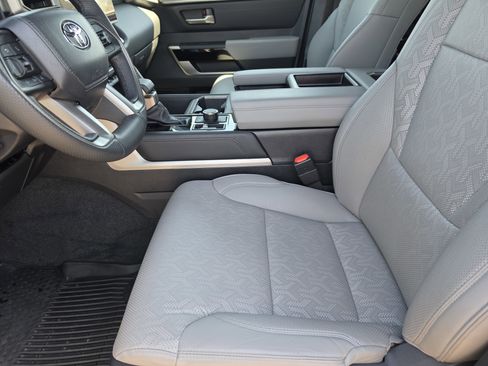 Used 2025 Toyota Tundra Limited image 32
