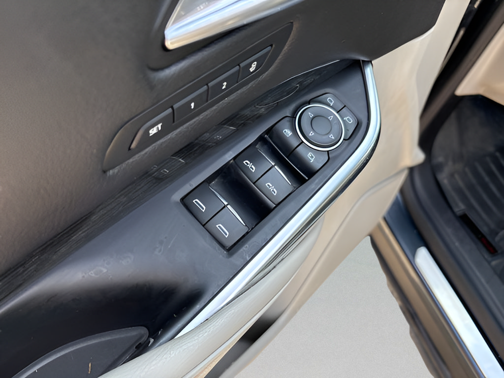 Used 2019 Cadillac XT4 Premium Luxury w/ Cold Weather Package FWD image 17