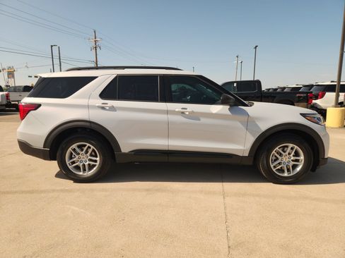New 2026 Ford Explorer Active RWD image 7