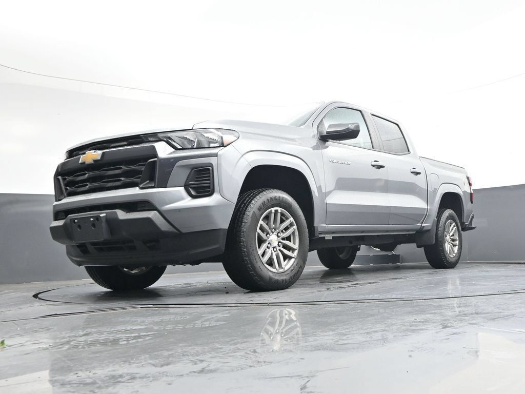 Used 2023 Chevrolet Colorado LT AWD/4WD image 42