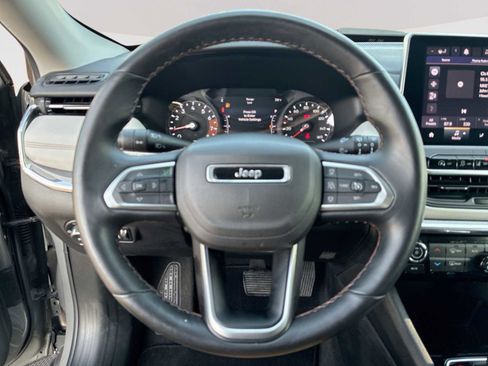 Used 2022 Jeep Compass Limited image 10