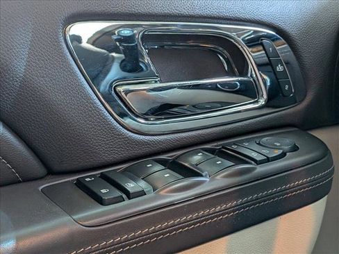 Used 2013 Cadillac Escalade ESV Platinum AWD/4WD image 3
