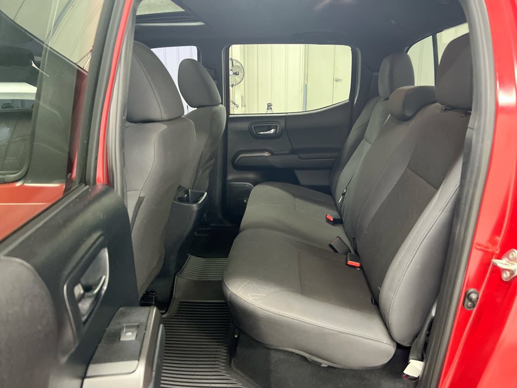 Used 2017 Toyota Tacoma TRD Sport AWD/4WD image 24