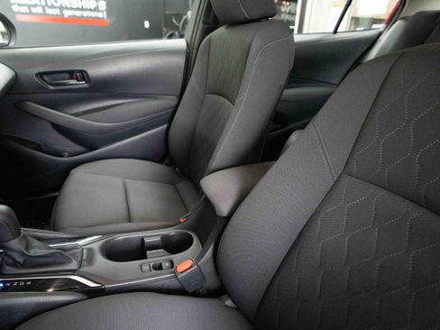 Used 2025 Toyota Corolla LE FWD image 10
