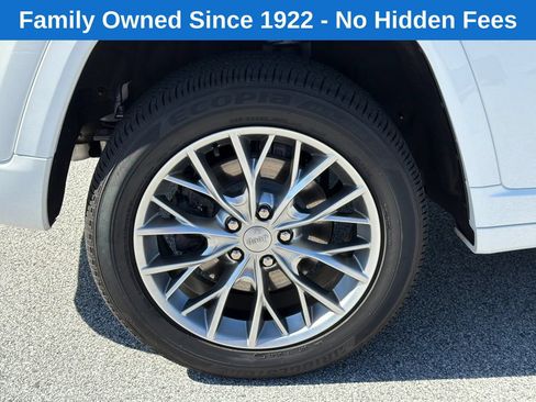 Used 2022 Jeep Grand Cherokee Summit w/ Luxury Tech Group V AWD/4WD image 17