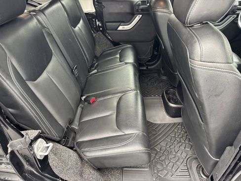Used 2015 Jeep Wrangler Unlimited Sahara w/ Dual Top Group AWD/4WD image 15