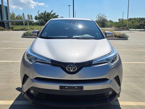 Used 2018 Toyota C-HR XLE FWD image 3