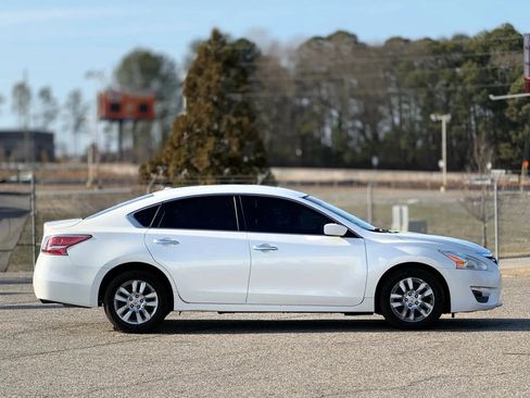 Used 2014 Nissan Altima 2.5 S w/ Display Audio Package FWD image 7