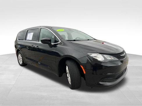 Used 2023 Chrysler Voyager LX FWD image 8