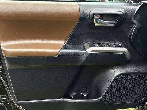 Used 2016 Toyota Tacoma Limited image 9
