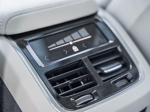 Certified 2022 Volvo XC60 B6 Inscription w/ Advanced Package image 31