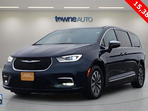 Used 2023 Chrysler Pacifica Limited image 1