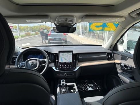 Certified 2025 Volvo XC90 B6 Plus AWD/4WD image 18