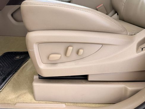 Used 2016 Chevrolet Suburban LT image 14