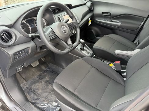 Certified 2025 Nissan Kicks Play S image 2