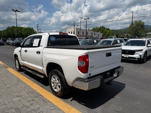 Used 2015 Toyota Tundra SR5 w/ SR5 Upgrade Package AWD/4WD image 6
