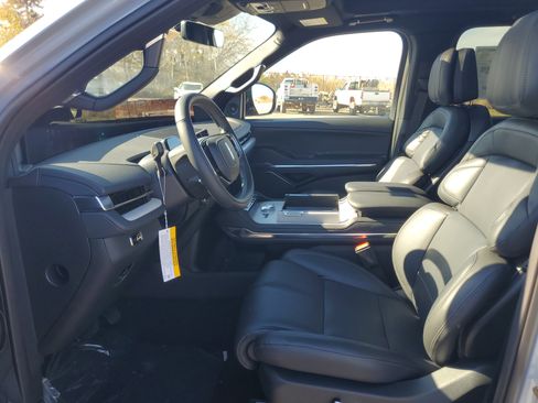 New 2025 Lincoln Navigator Reserve w/ Jet Appearance Package image 12