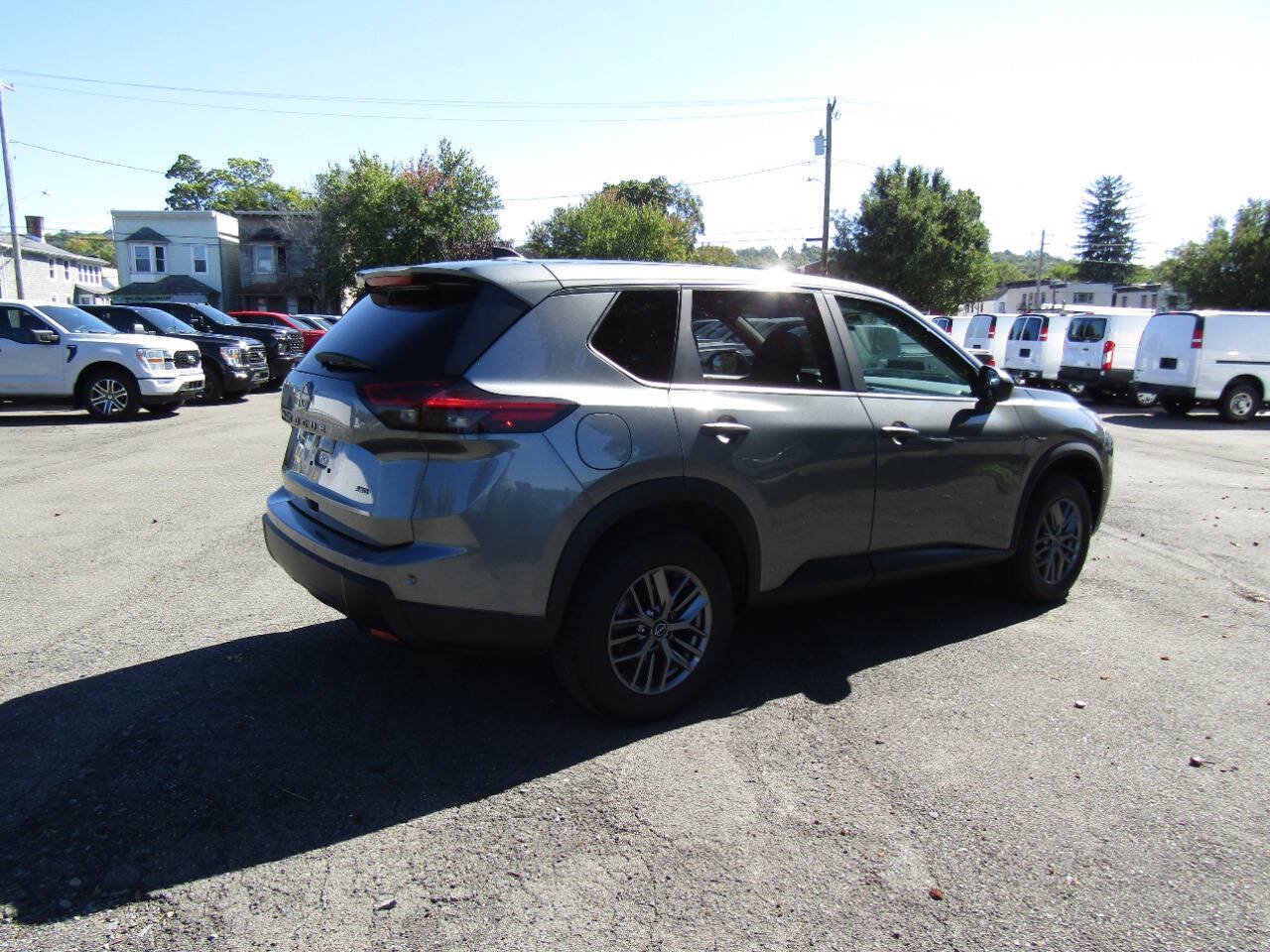 Used 2024 Nissan Rogue S AWD/4WD image 37