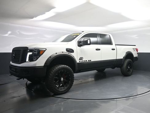 Used 2019 Nissan Titan SV w/ SV Convenience Package image 28