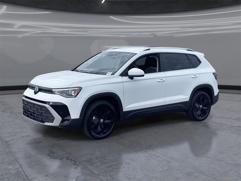 New 2025 Volkswagen Taos SE image 1