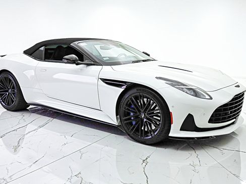 Used 2024 Aston Martin DB12 Convertible RWD image 31