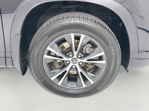 Used 2018 Toyota Highlander Plus AWD/4WD image 33