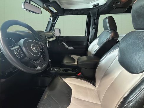 Used 2016 Jeep Wrangler Sahara w/ Connectivity Group AWD/4WD image 11