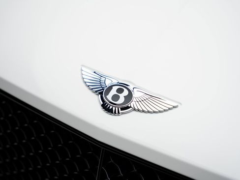 Used 2021 Bentley Bentayga Plug-In Hybrid AWD/4WD image 13