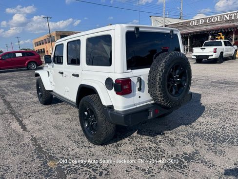 Used 2019 Jeep Wrangler Unlimited Sahara w/ Quick Order Package 24M Moab AWD/4WD image 4