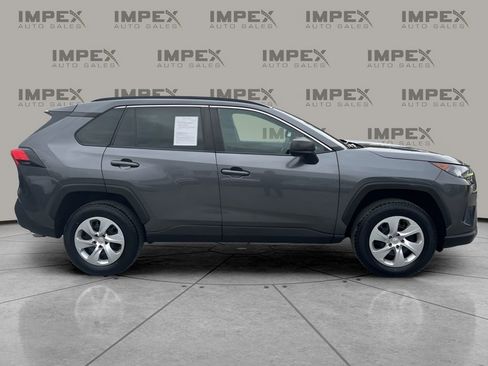 Used 2021 Toyota RAV4 LE image 6