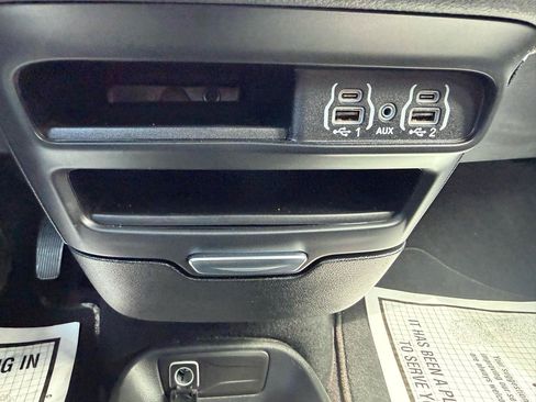 Used 2025 Chrysler Pacifica Select FWD image 25