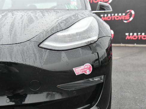 Used 2019 Tesla Model 3 Standard Range image 11