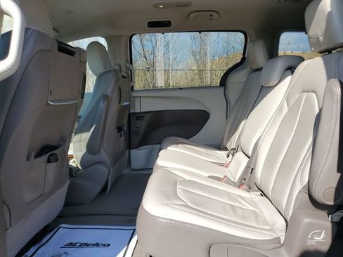 Used 2018 Chrysler Pacifica Touring-L Plus image 23
