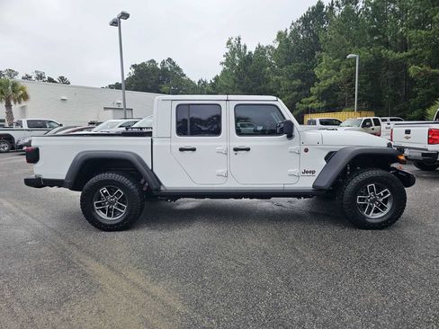 Used 2025 Jeep Gladiator Mojave w/ Technology Group AWD/4WD image 3
