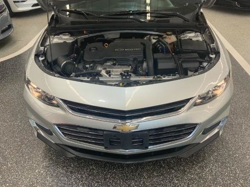 Used 2017 Chevrolet Malibu LT FWD image 34