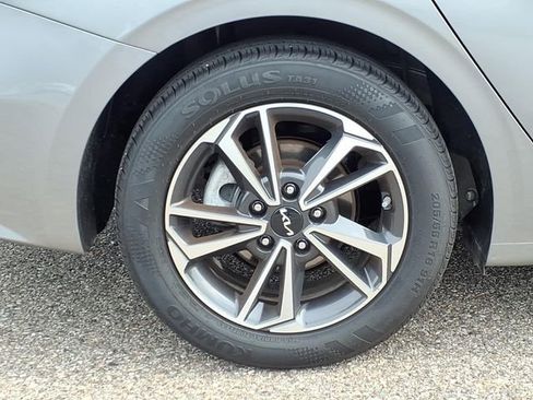 Used 2024 Kia Forte LXS w/ LXS Technology Package FWD image 7