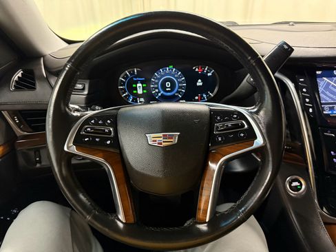 Used 2017 Cadillac Escalade Luxury AWD/4WD image 33