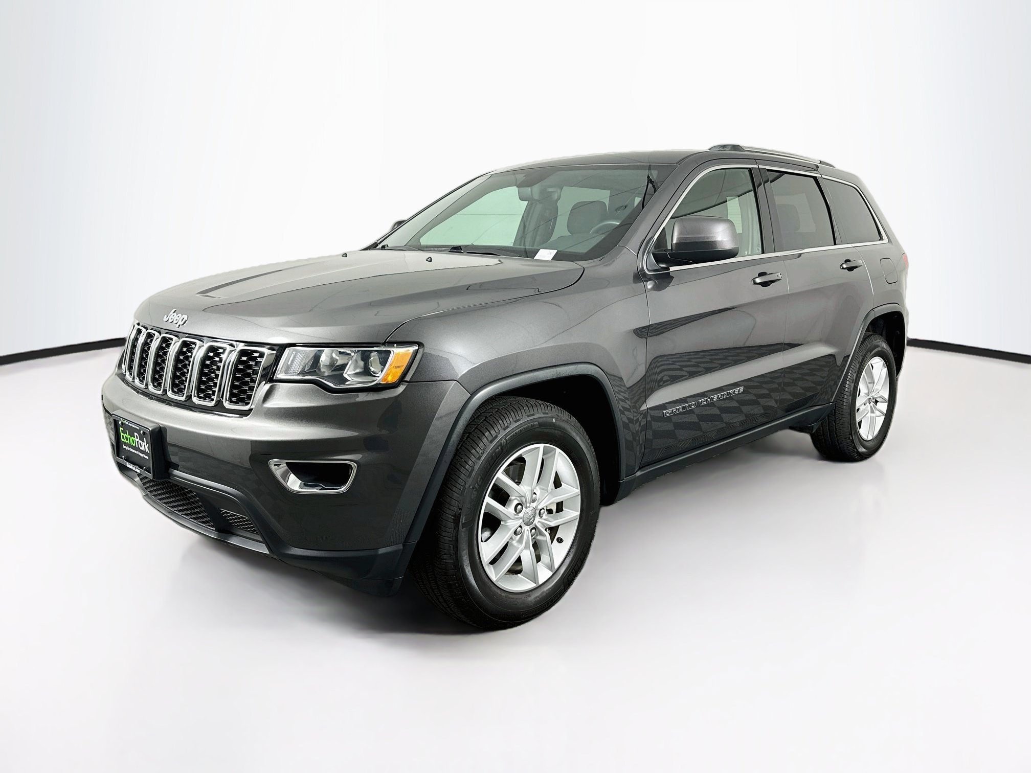 Used 2018 Jeep Grand Cherokee Laredo RWD image 3