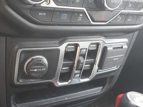 Used 2021 Jeep Wrangler Unlimited Sahara AWD/4WD image 26