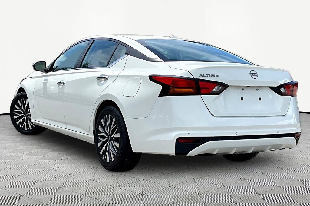 Used 2025 Nissan Altima 2.5 SV FWD image 5
