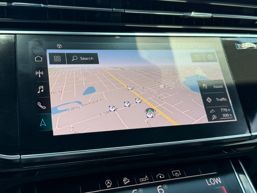 Used 2019 Audi Q8 Premium Plus w/ Premium Plus AWD/4WD image 24